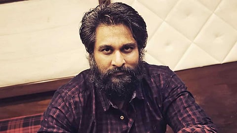 பிரபல நடிகை மீது காதலா!? முத்தத்தைப் பகிர்ந்த நடிகையின் புகைப்படம் வெளியிட்ட ஷாலினி அஜித் சகோதரர்!