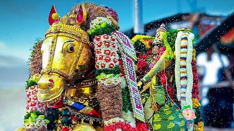 பச்சைப் பட்டுடுத்தி வைகை ஆற்றில் இறங்கினார் கள்ளழகர்!