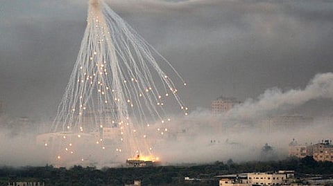 Israeli Army is  using phosphorus bombs  in palaistean 