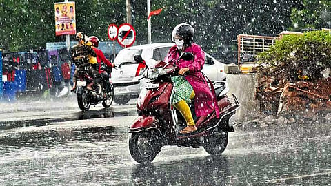 Precaution for women who go to work in rainy season!