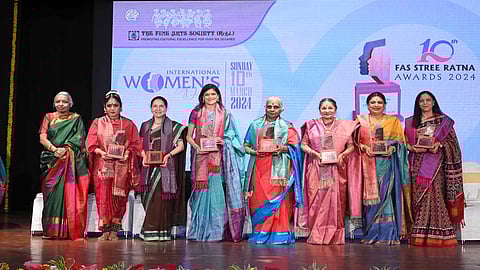 ஸ்த்ரீ ரத்னா விருதினைப் பெற்றவர்கள்...