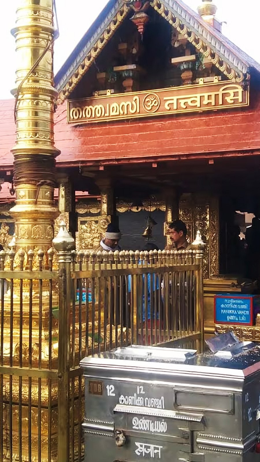 ஐயப்பன் கோயில் அர்ச்சகர்களின் வருமானம் எவ்வளவு தெரியுமா? கேட்டா ஷாக் ஆயிடுவீங்க!