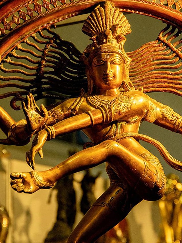 பிரபஞ்ச நடனமாடும் தில்லை அம்பலத்தான்!