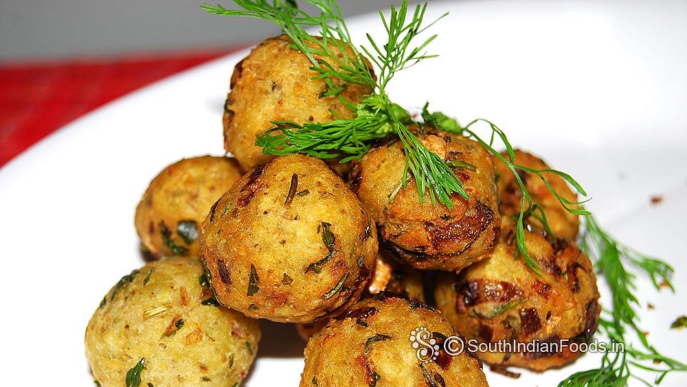 சுவையான ‘உளுந்து புட்டு இட்லி’ - ‘வாழைக்காய் கோலா உருண்டை’ செய்யலாம் வாங்க!