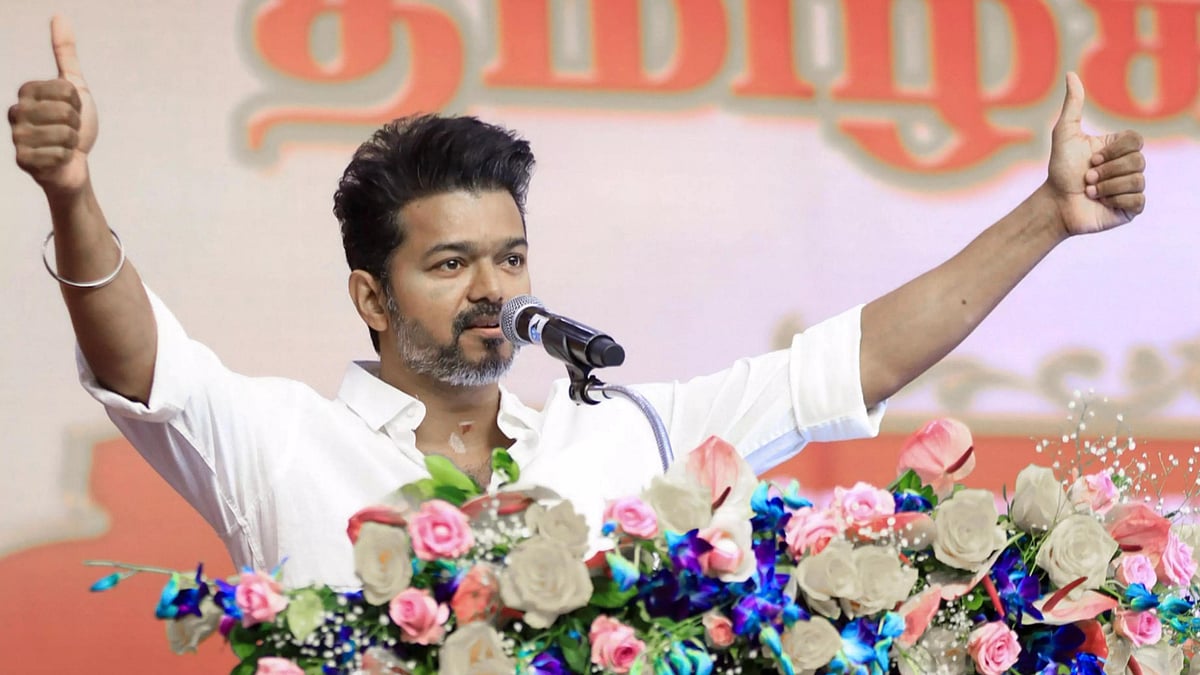 ஜனநாயகன் சிக்கலுக்கு மத்தியில் அதிரடி காட்டும் விஜய் : தேர்தல் அறிக்கை தயாரிக்க 12 பேர் கொண்ட குழு அமைப்பு..!