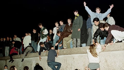 berlin wall fall