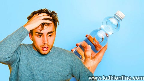 drink water in plastic water bottles