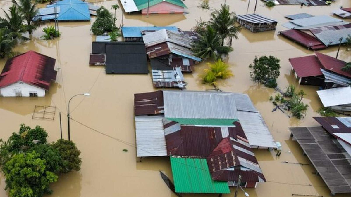 மலேசியாவில் மோசமான வெள்ளம் காரணமாக 3 பேர் பலி!