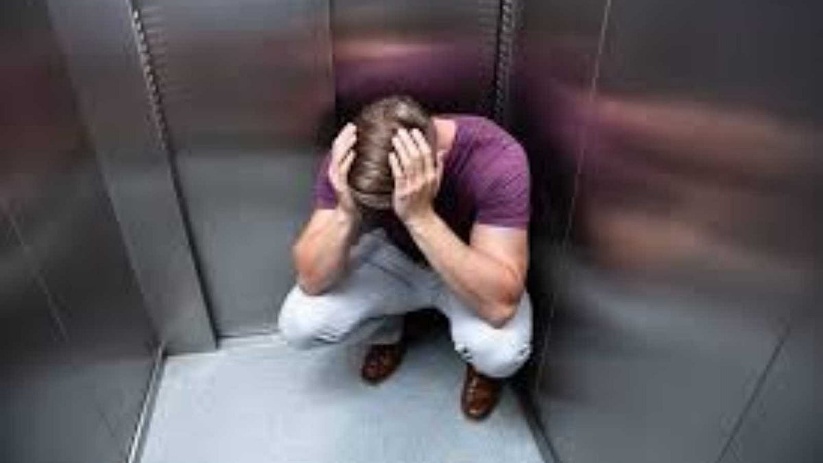 லிஃப்டில் சிக்கிக்கொண்டால் பதற வேண்டாம்; சமயோசிதமாக சிந்தியுங்கள்!