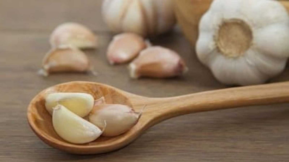 கெட்ட கொலஸ்ட்ராலைக் குறைத்து, நல்ல கொலஸ்ட்ராலை அதிகரிக்கும் பூண்டு!