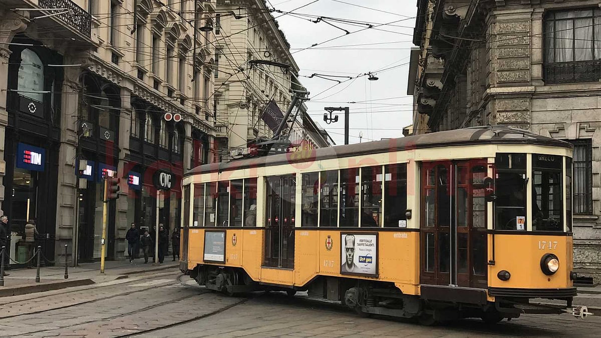 ரோடில் ஓடிய ரயில்! கொல்கத்தாவிடமிருந்து ஒட்டு மொத்தமாக விடை பெற்றுக் கொண்ட  டிராம் சேவை!  
