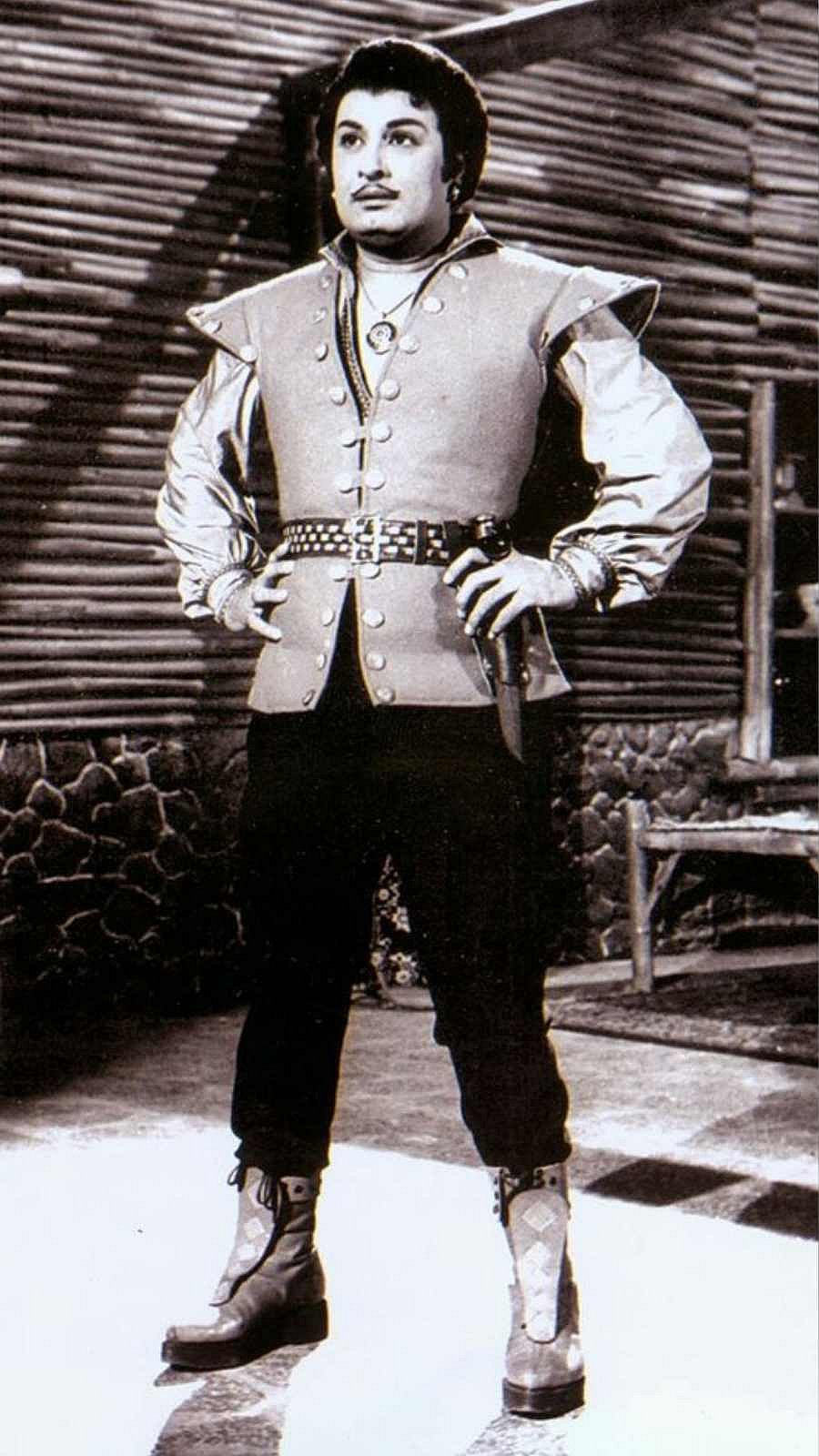 MGR Quotes: மக்கள் திலகம் எம்.ஜி.ஆர் 15 பொன்மொழிகள்!