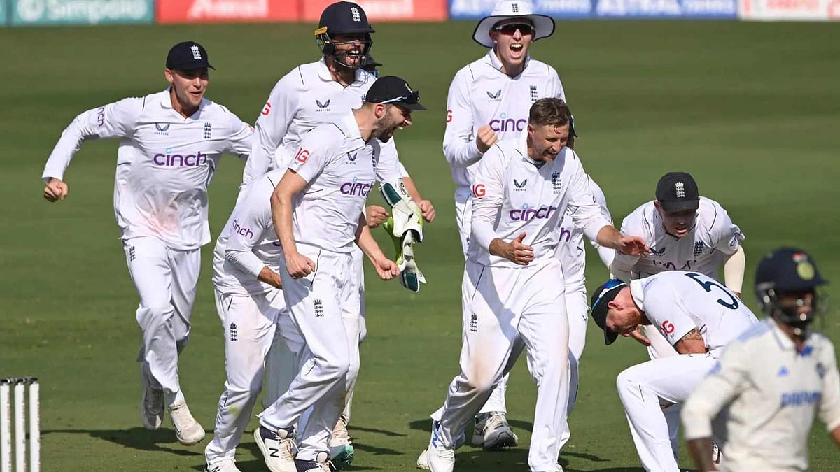 டெஸ்ட் கிரிக்கெட் வரலாற்றில் முதல்முறையாக நிகழ்த்தப்பட்ட சாதனை!