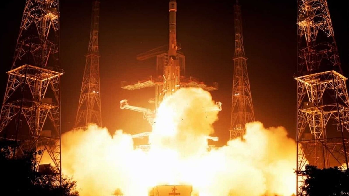 இஸ்ரோவின் 100வது ராக்கெட் விண்ணில் பாய்ந்தது!