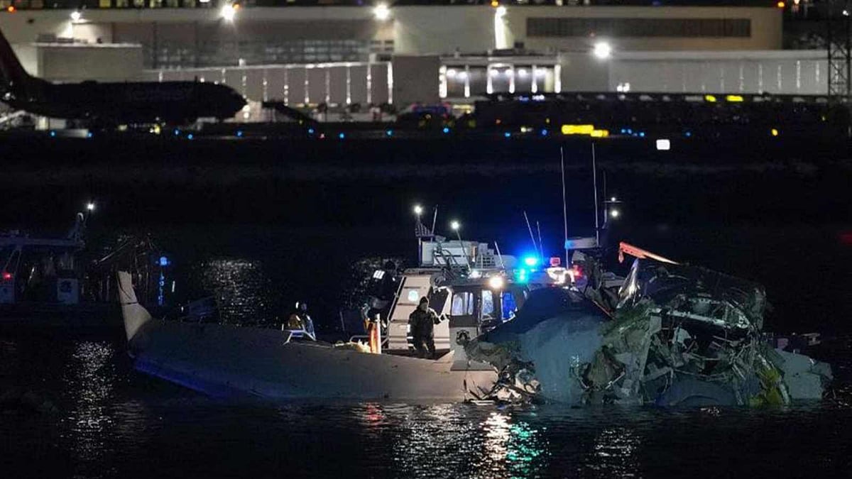 அமெரிக்கா விமான விபத்து… கடந்த ஆட்சியை குற்றம் சாட்டிய ட்ரம்ப்!