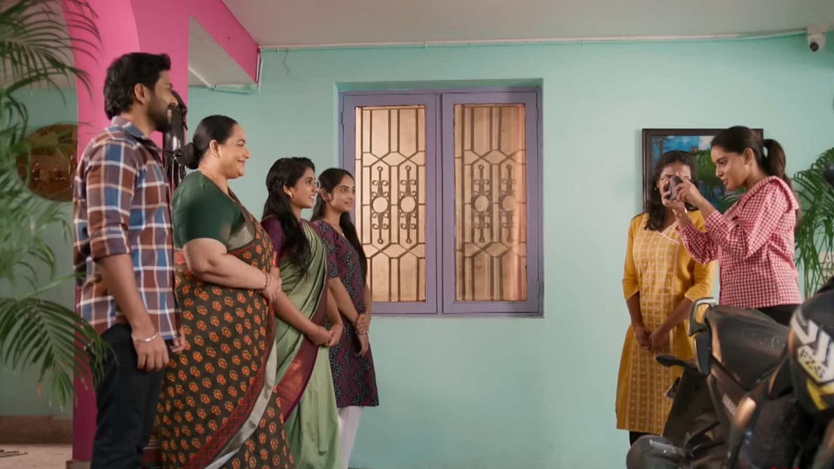 சிங்கப்பெண்ணே: மித்ராவிடம் சிக்கிய வார்டன்…  கெஞ்சும் மகேஷ்… என்ன செய்ய போகிறார் பார்வதி?