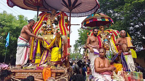 Kasthuri Renganatha Perumal Temple, Keela Panaiyur - Garuda sevai Vaibhavam