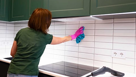 Kitchen tiles cleaning
