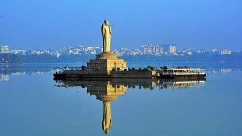 Hussain sagar lake
