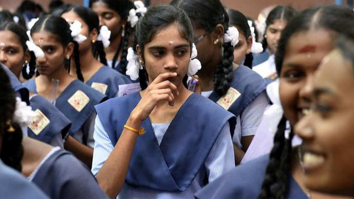 இனி பள்ளிகளில் கம்மல் செயின், வளையல் அணியக்கூடாது..!