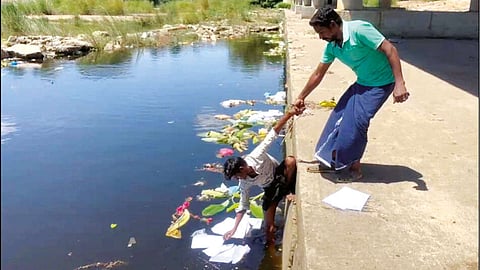 ungaludan stalin camp received Petitions floating in Vaigai River