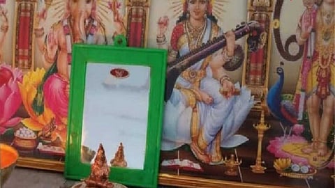 Benefits of placing mirrors in the puja room