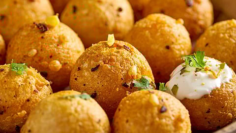 Bread and potatoes bonda