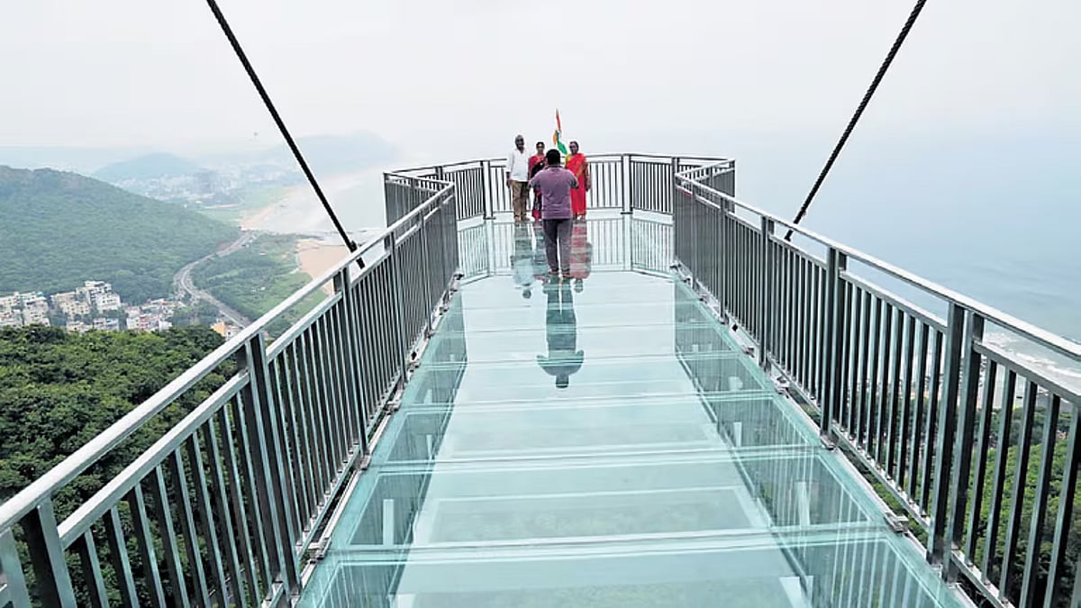 இந்தியாவின் மிக நீளமான கண்ணாடி நடைபாலம் திறப்பு!! 