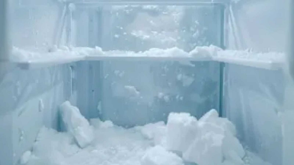 ஃப்ரீசரில் ஐஸ் கட்டியா? இனி கத்தி தேவையில்லை! இந்த சூடான ட்ரிக் போதும்!