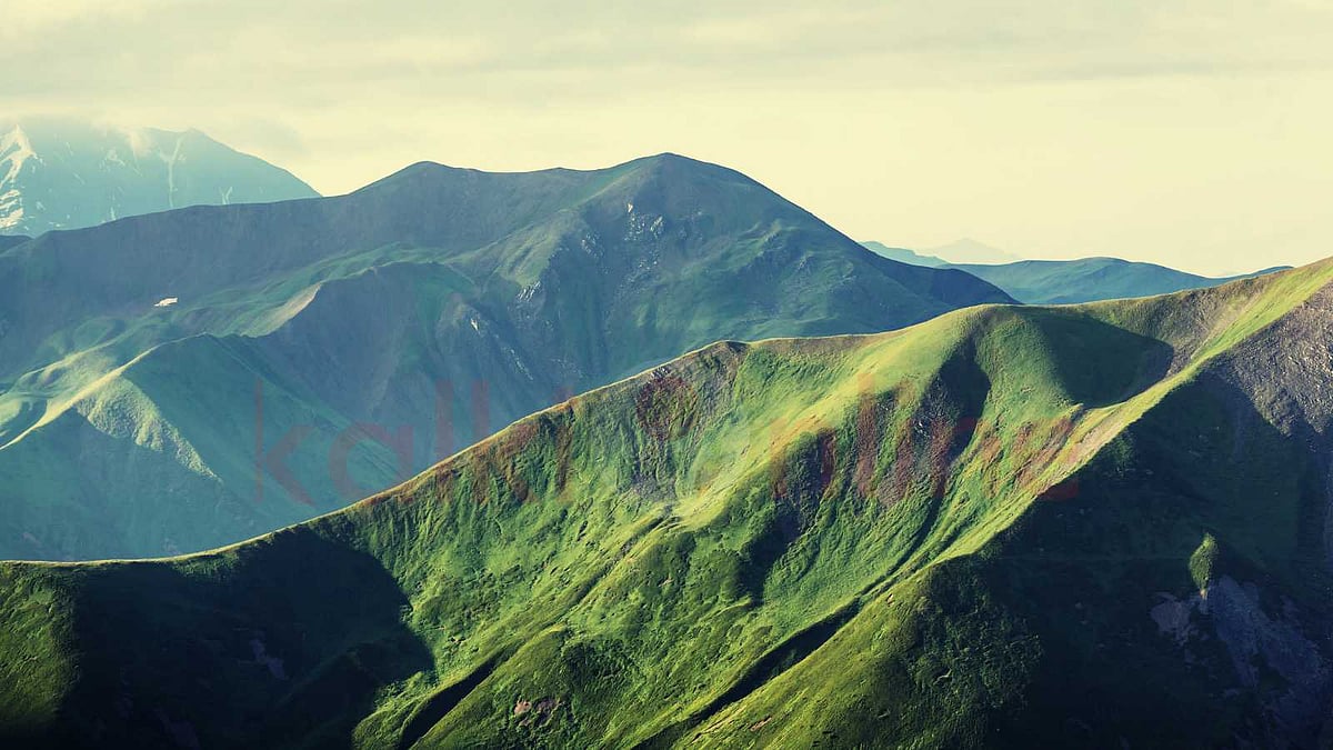 இயற்கை காட்டும் வர்ணஜாலம்! – உலகின் தனித்துவமான 6 வண்ண மலைகள்!