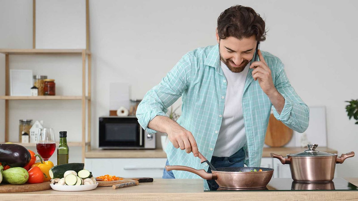 ஒரே நேரத்தில் இரண்டு வேலை: சாதனையா? சோதனையா?