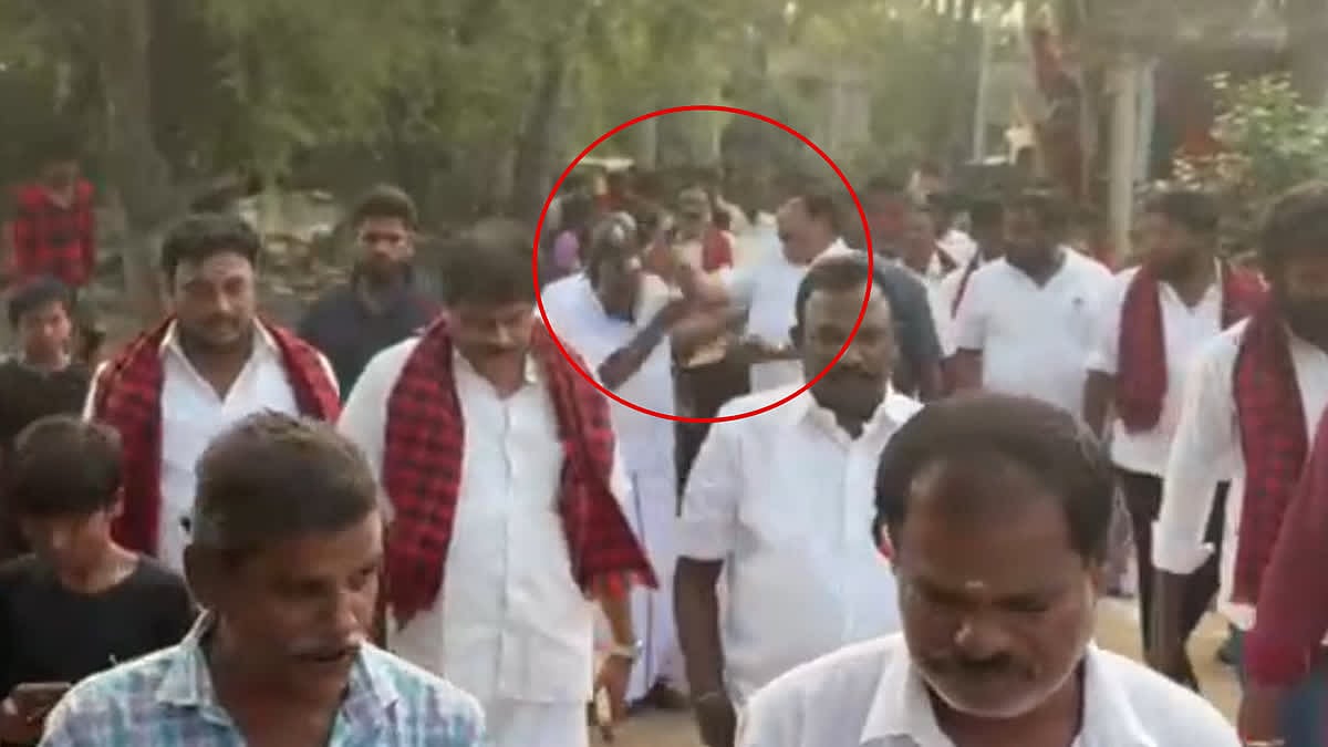 திருவள்ளூரில் பெரும் பரபரப்பு..! திமுக நிர்வாகி கன்னத்தில் அறைந்த எம்எல்ஏ..!