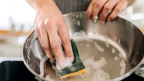 Easy ways to clean non-stick cookware