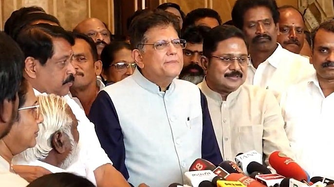 தினகரனை அன்போடு வரவேற்ற எடப்பாடி பழனிசாமி - வலுப்பெறும் தேசிய ஜனநாயக கூட்டணி..!