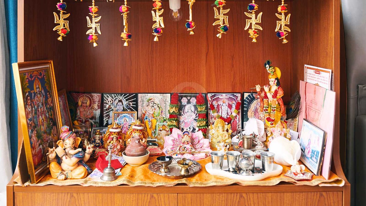 தெய்வீகம் தவழும் பூஜையறை: பராமரிப்பு முதல் நறுமணம் வரை!