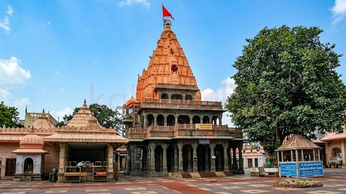 சுடுகாட்டுச் சாம்பலில் அபிஷேகம்! உலகையே வியக்க வைக்கும் உஜ்ஜயினி 'பஸ்ம ஆரத்தி' ரகசியம்!  