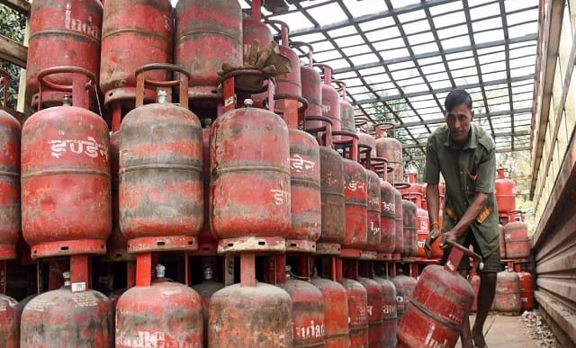 குட் நியூஸ்..! சிலிண்டர் எடை குறைக்கப்படாது; வதந்திகளுக்கு முற்றுப்புள்ளி வைத்த மத்திய அரசு..! 