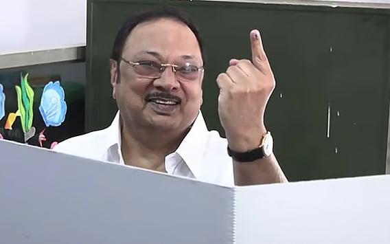 யாருக்கு வெற்றி? மு.க.அழகிரி கொடுத்த ட்விஸ்ட் பதில்..!!