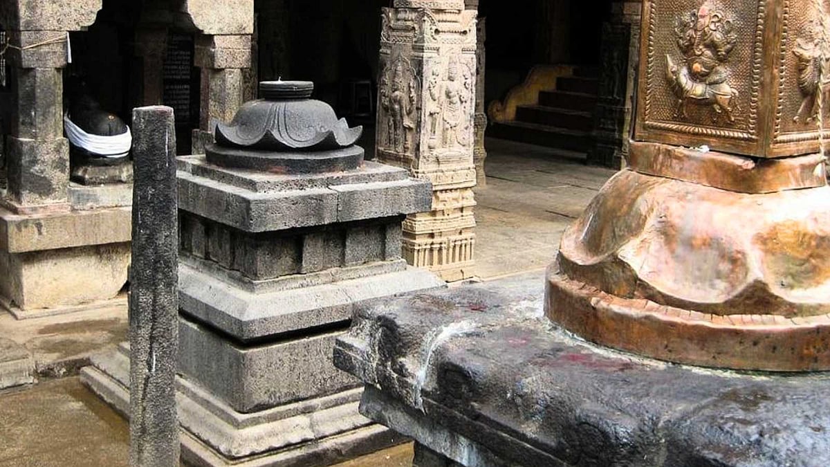 கொடிமரம் முதல் கருவறை வரை: பலிபீடத்தின் முக்கியத்துவமும் வணங்கும் முறையும்!