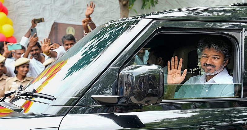 இன்று மதியம் 3 மணிக்கு சத்தியமூர்த்தி பவன் செல்கிறார் முதல்வர் விஜய்..!
