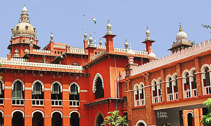 பக்ரீத் பண்டிகைக்கு அனுமதி இல்லாத இடத்தில் மாடுகளை வெட்டத் தடை – உயர்நீதி மன்றம் உத்தரவு!