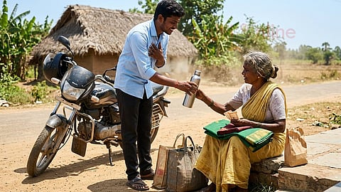 ramesh-helps-old-woman-story