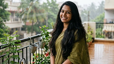 கூந்தல் பராமரிப்பு|a women with long hair