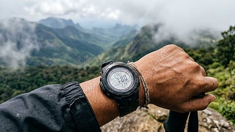 Mountaineering watch- மலையேற்றக் கடிகாரம்