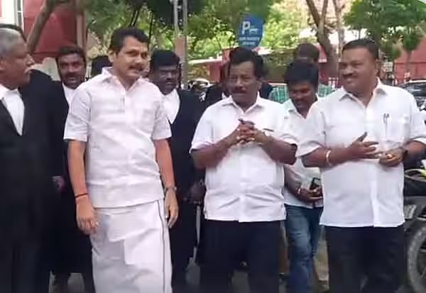 தினமும் 2 வேளை கையெழுத்து போடணும்..! - செந்தில் பாலாஜிக்கு நீதிமன்றம் செக்..!