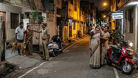 பாக்சர் நாய்கள் கடித்து பெண் படுகாயம்
