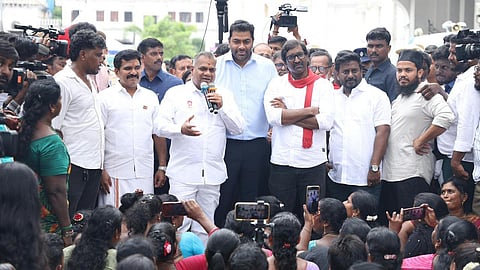 அமைச்சர்கள் பேச்சுவார்த்தை