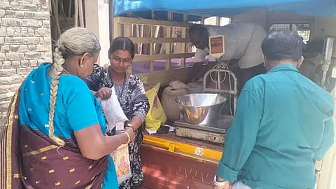 வீடு தேடி ரேஷன் பொருட்கள்