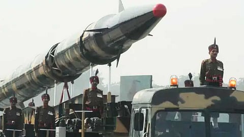 அணு ஆயுதங்கள் - Nuclear weapons