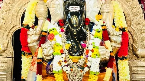 குகைக் கோயில் - Lenyadri temple